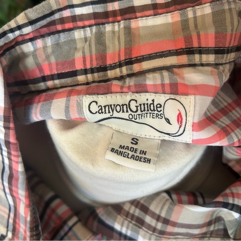 Women's Plaid Short Sleeve Shirt Size S Canyon Guide Outfitters Two Pockets - Picture 3 of 8